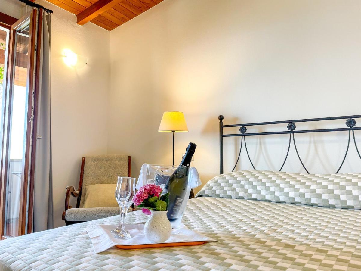 Il Capanno Hotel Pietra Ligure Exterior foto